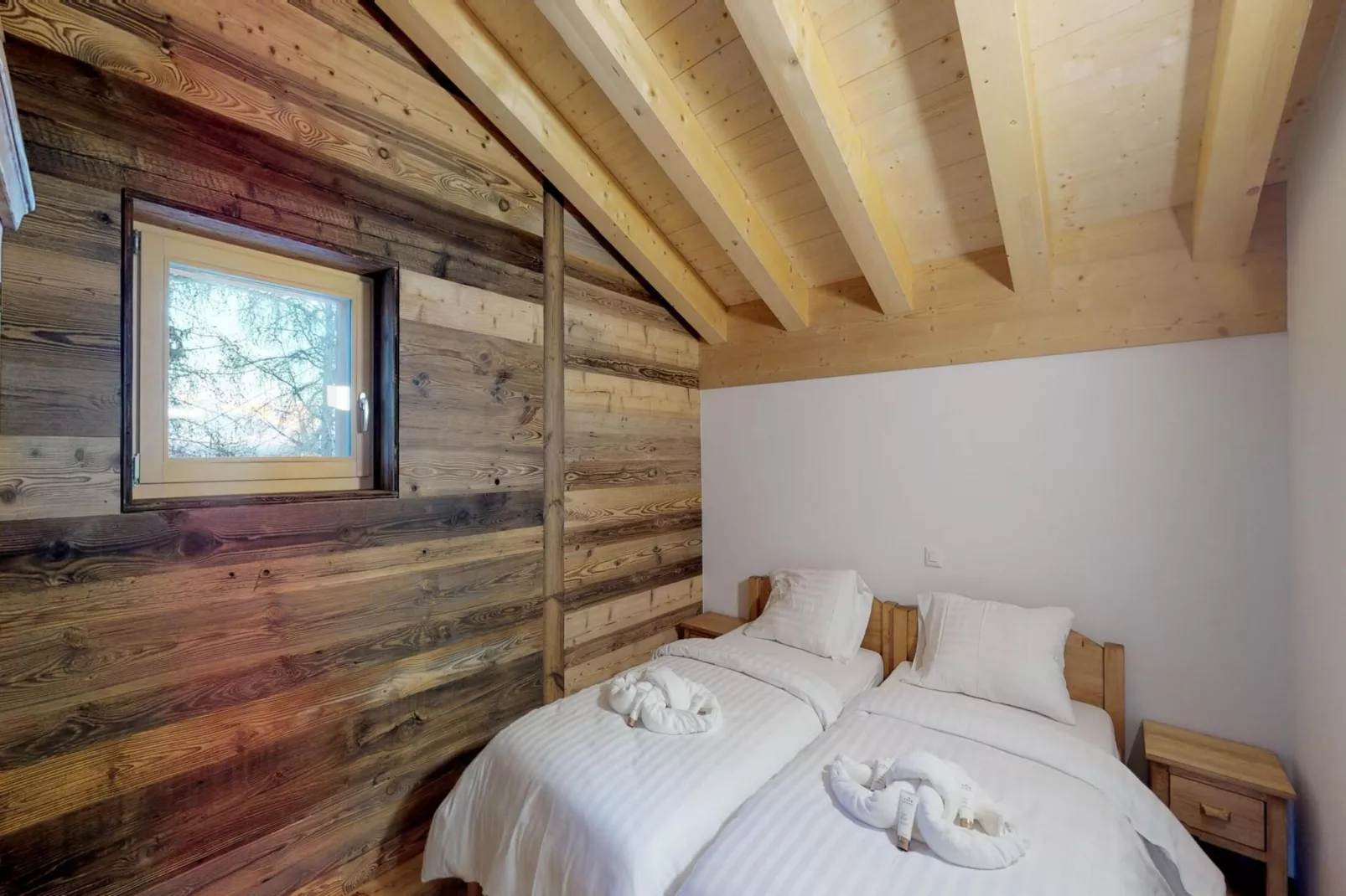 Ski-in Ski-out - Les Mayens MA 022 - LUXURY apart-Bedroom