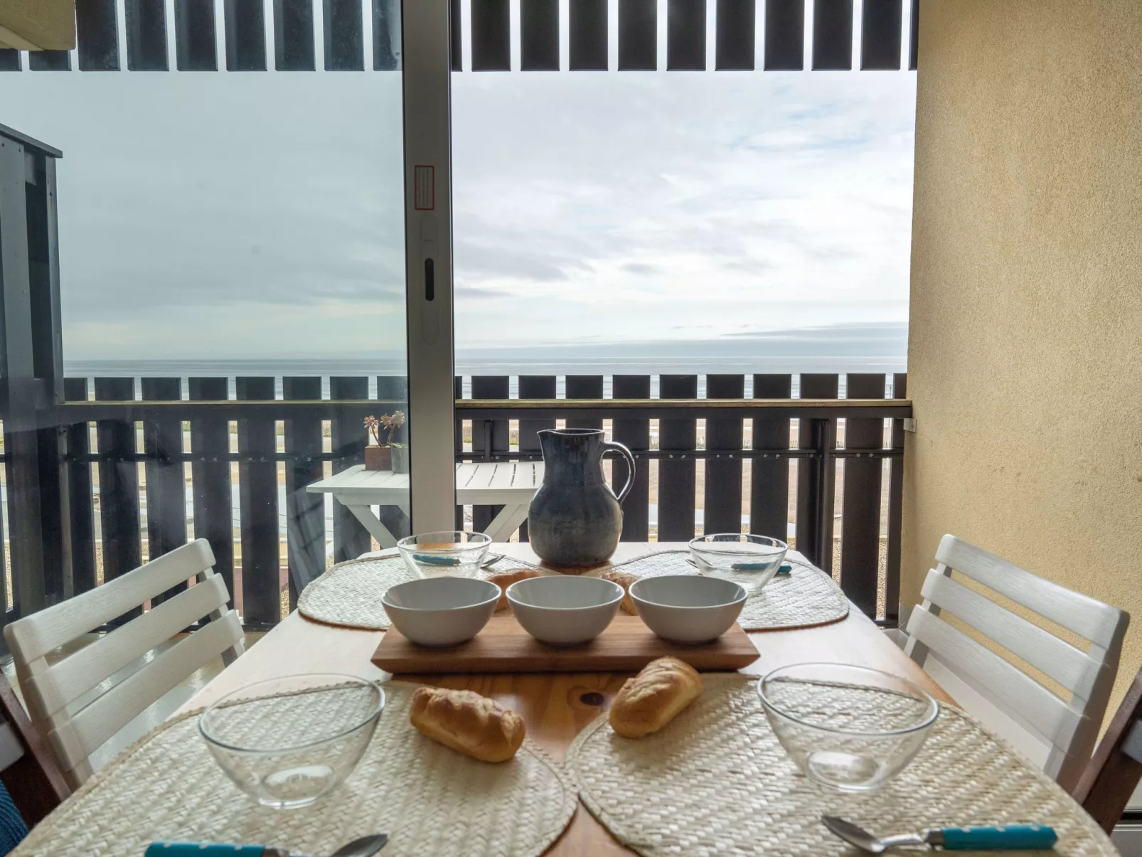 Les Océanides-Dedans