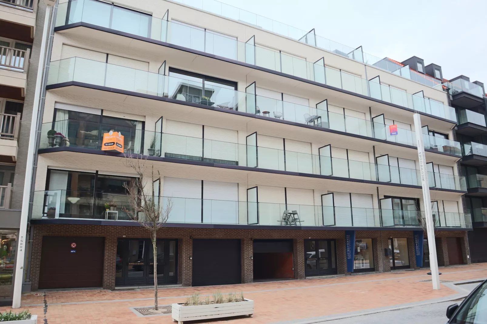 AMBASSADE C-Exterior summer
