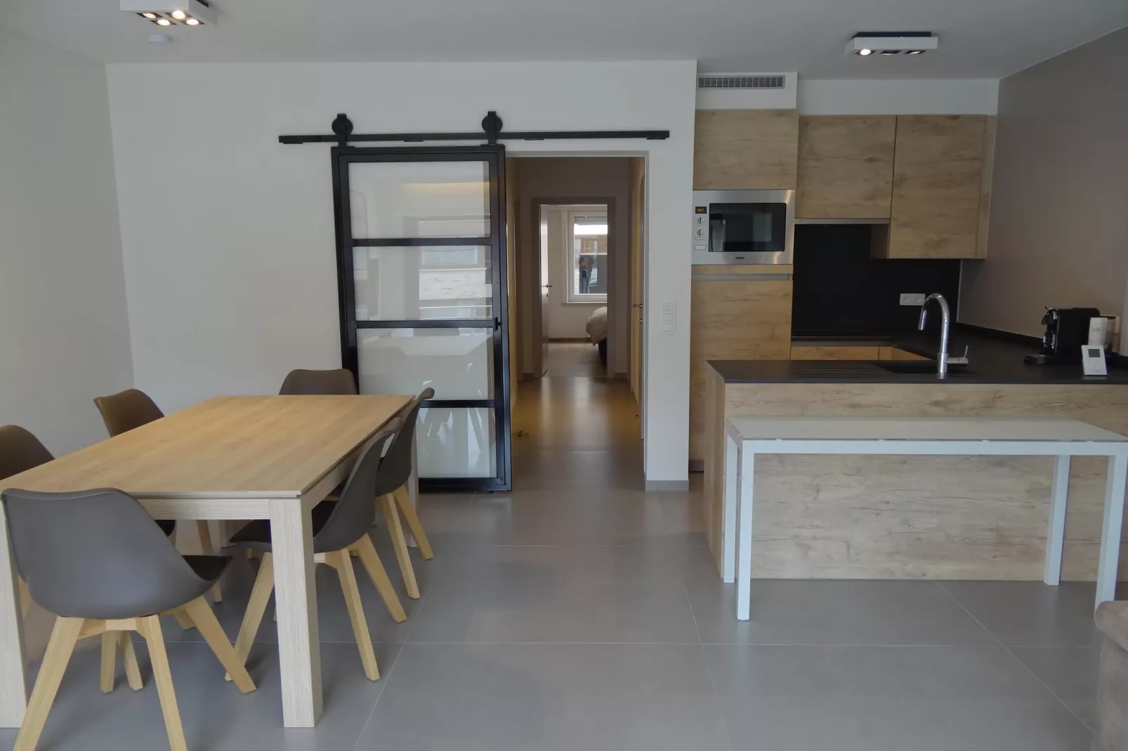 AMBASSADE C-Dining room