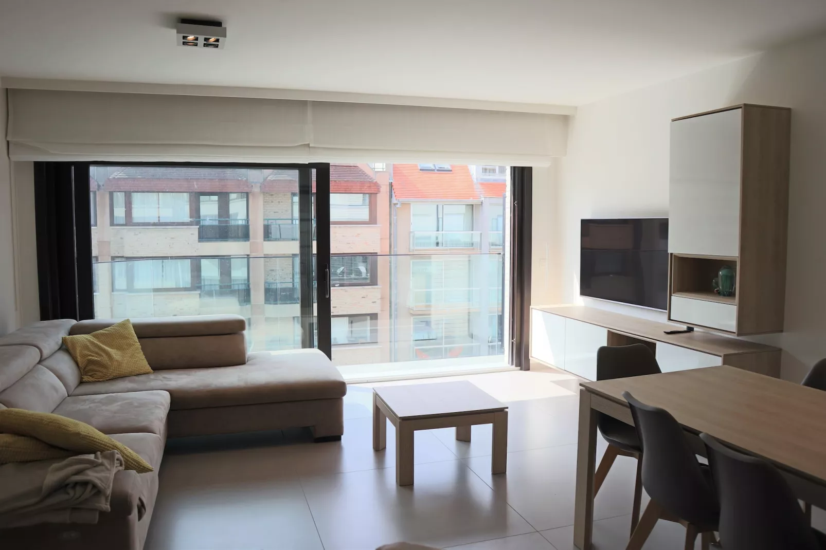 AMBASSADE C-Living room
