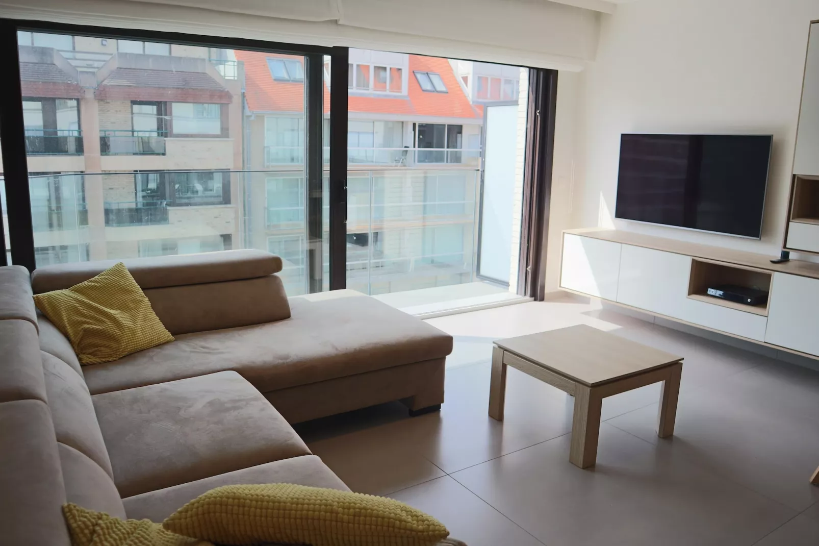 AMBASSADE C-Living room