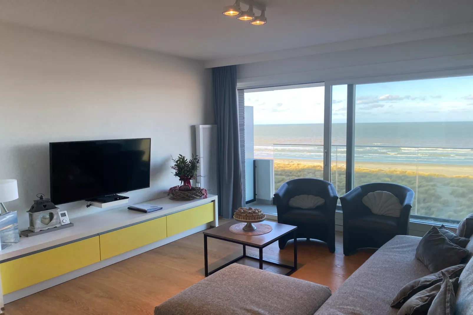 MAYA 403-Living room