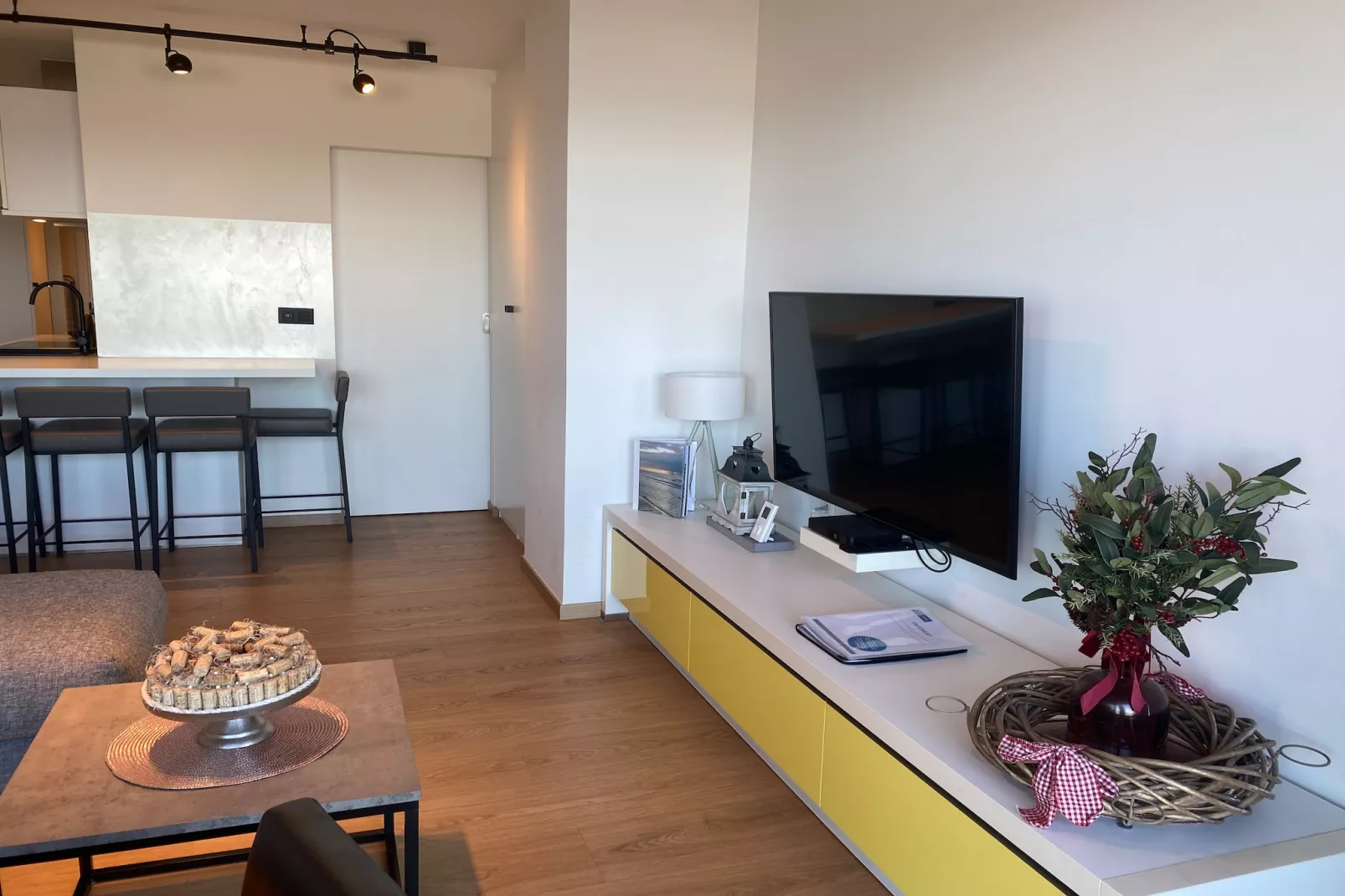 MAYA 403-Living room