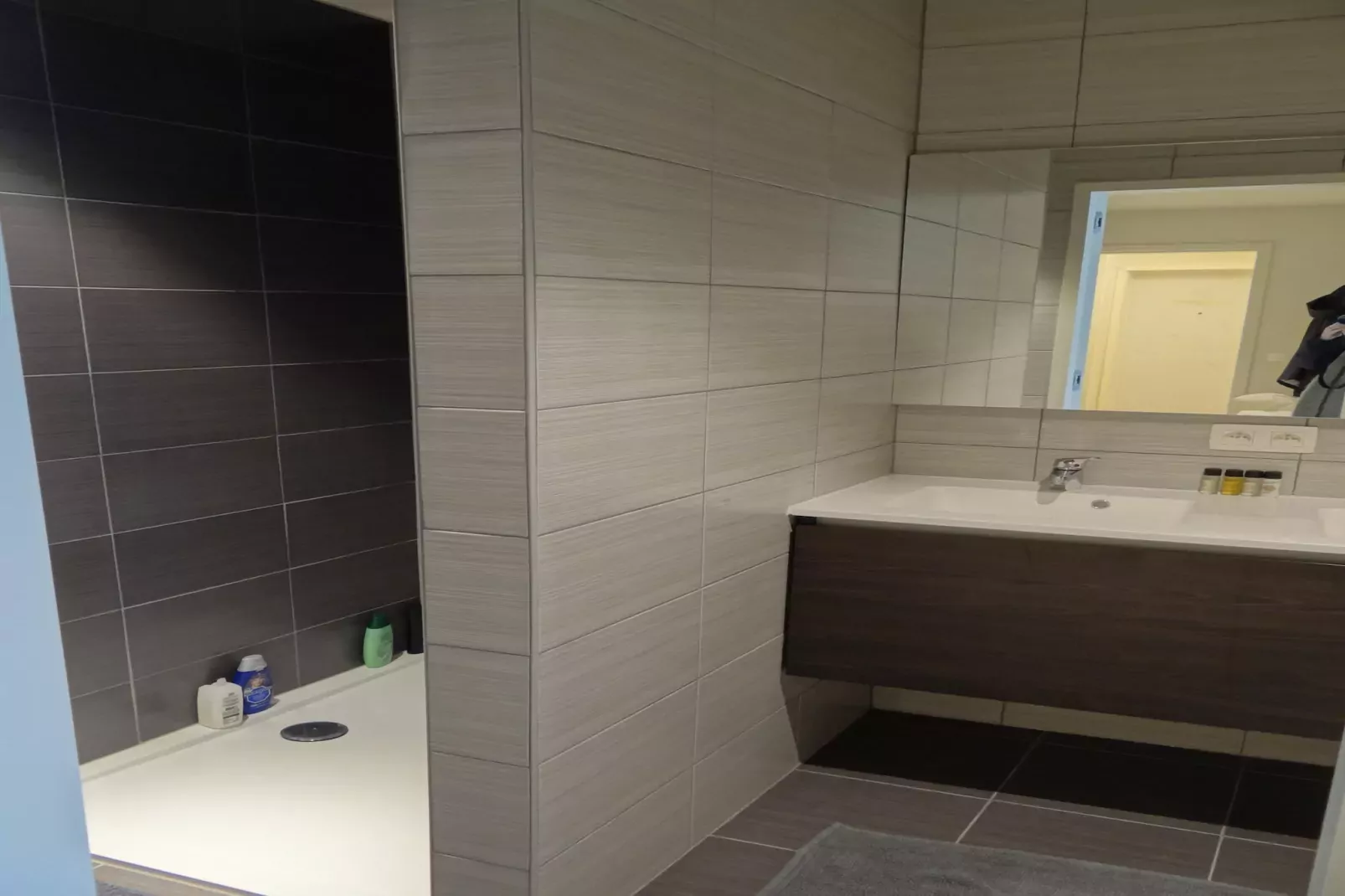 KARTHUIZER E4 0101PK-Bathroom
