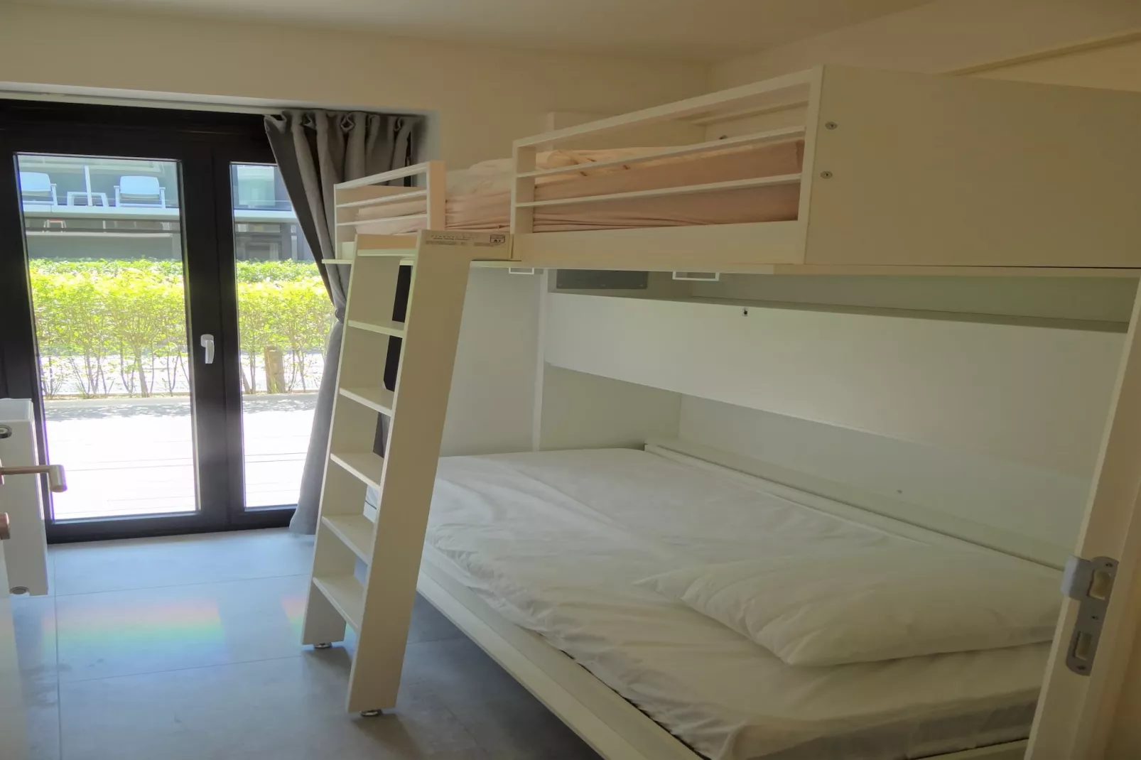 WATERFRONT 83A/0006PK-Bedroom