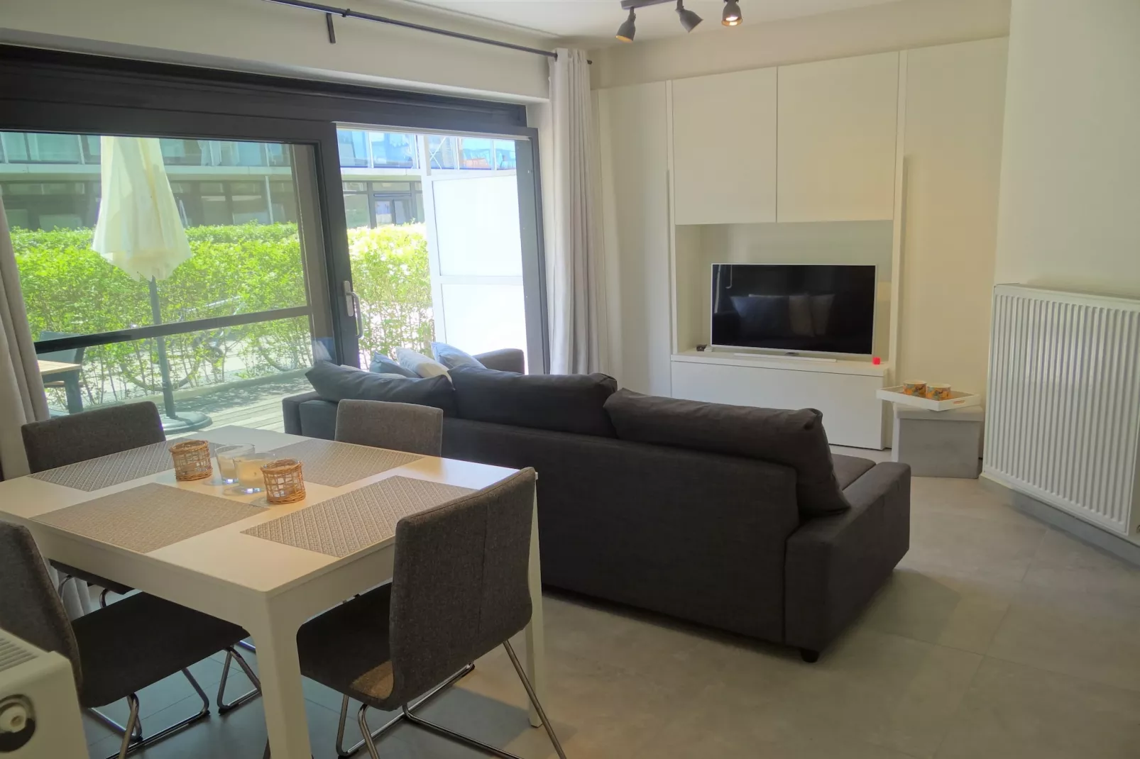 WATERFRONT 83A/0006PK-Living room