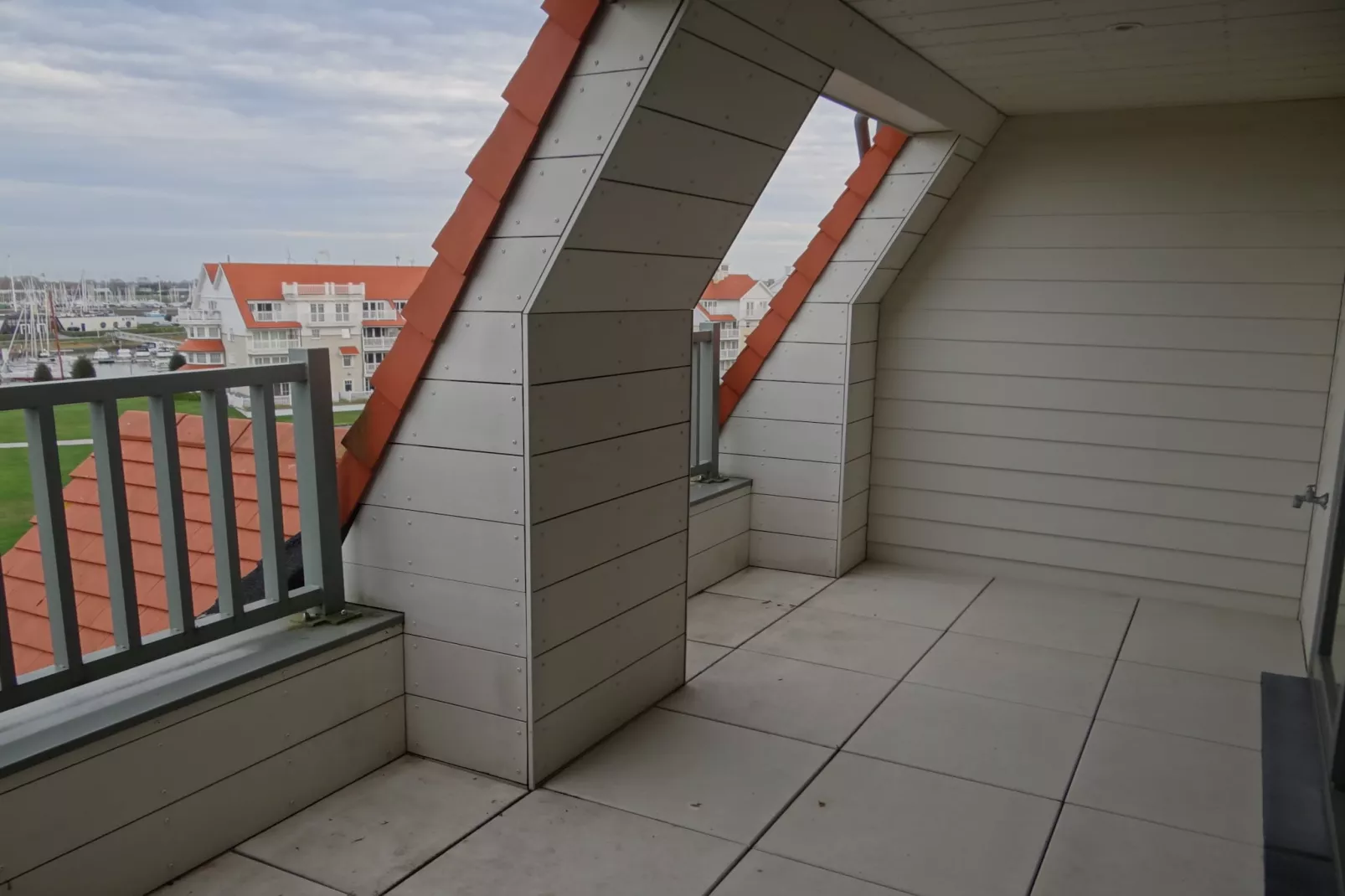 CAPRICIA 0406GAR-Terrace balcony