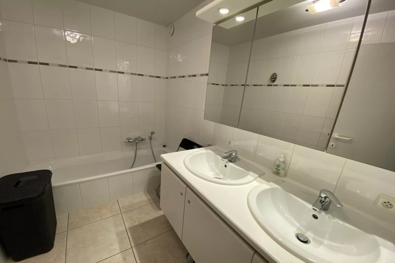 APOLLO XI 0102GAR-Bathroom