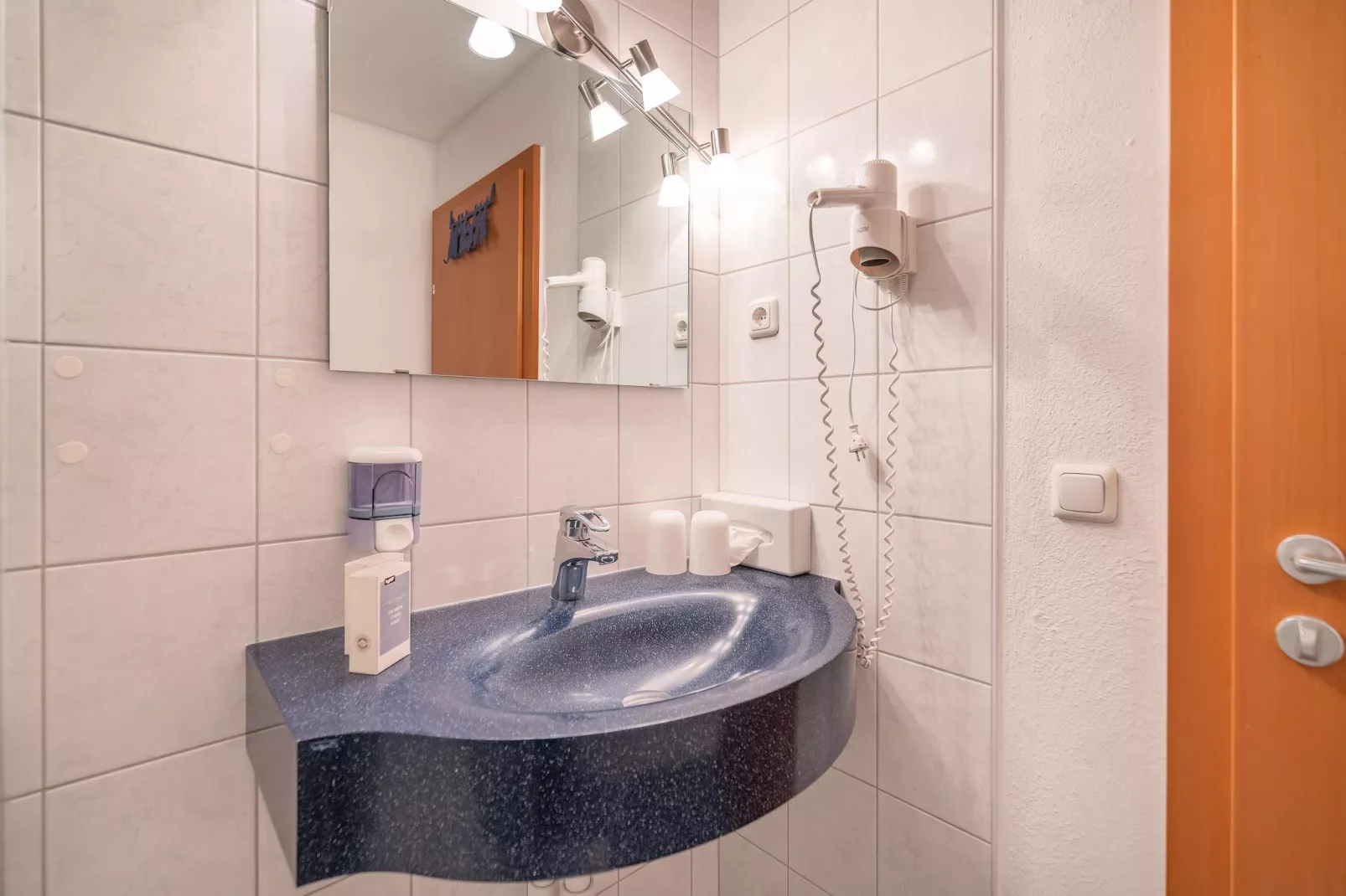 Apartment 18-Bathroom
