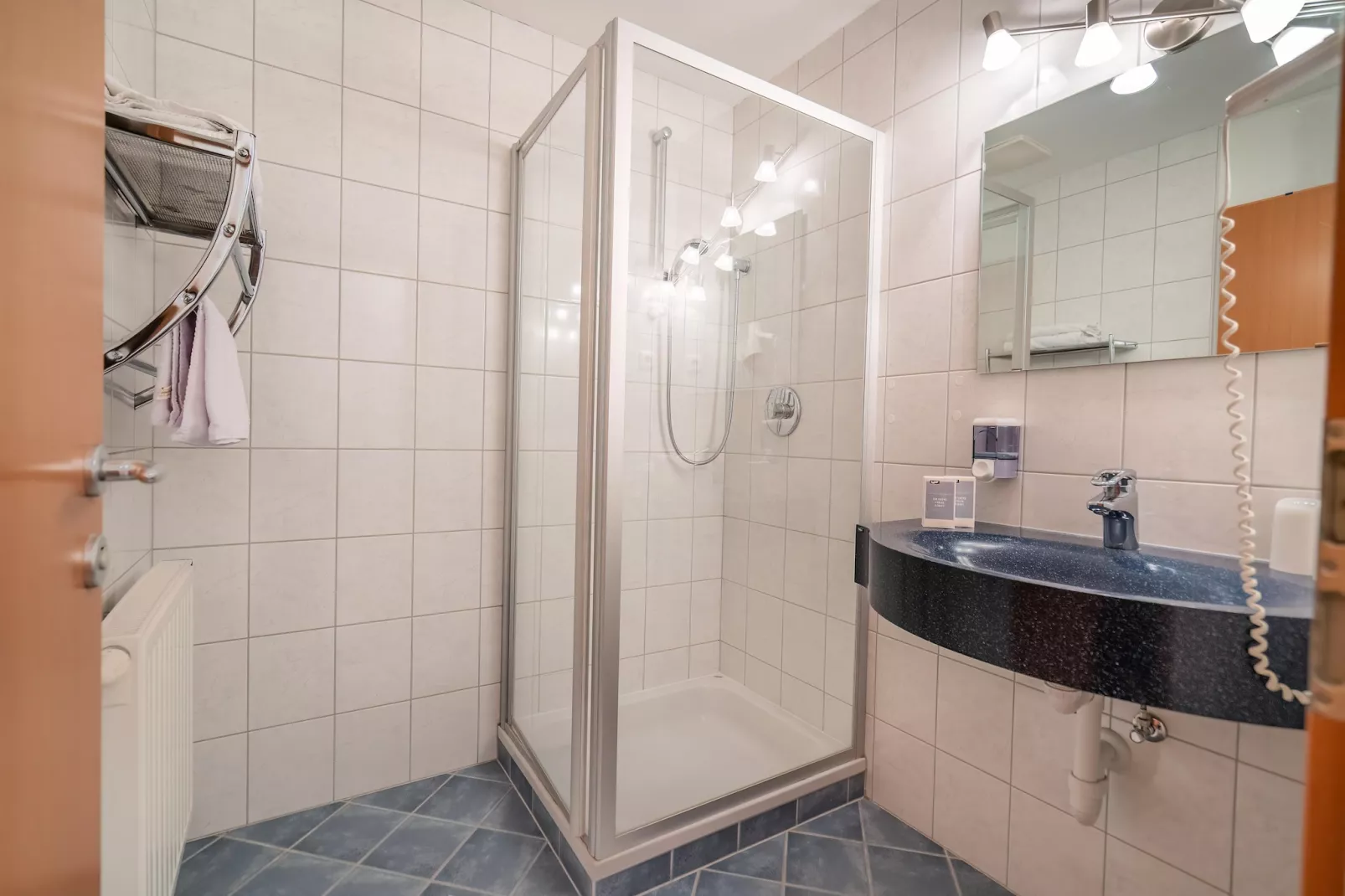 Apartment 18-Bathroom