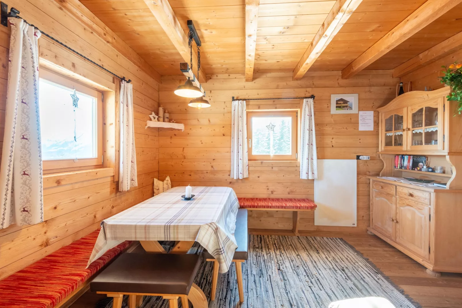Almhütte Nase-Dining room