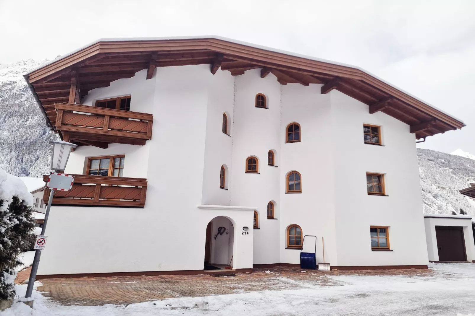 Grüner-Exterior winter