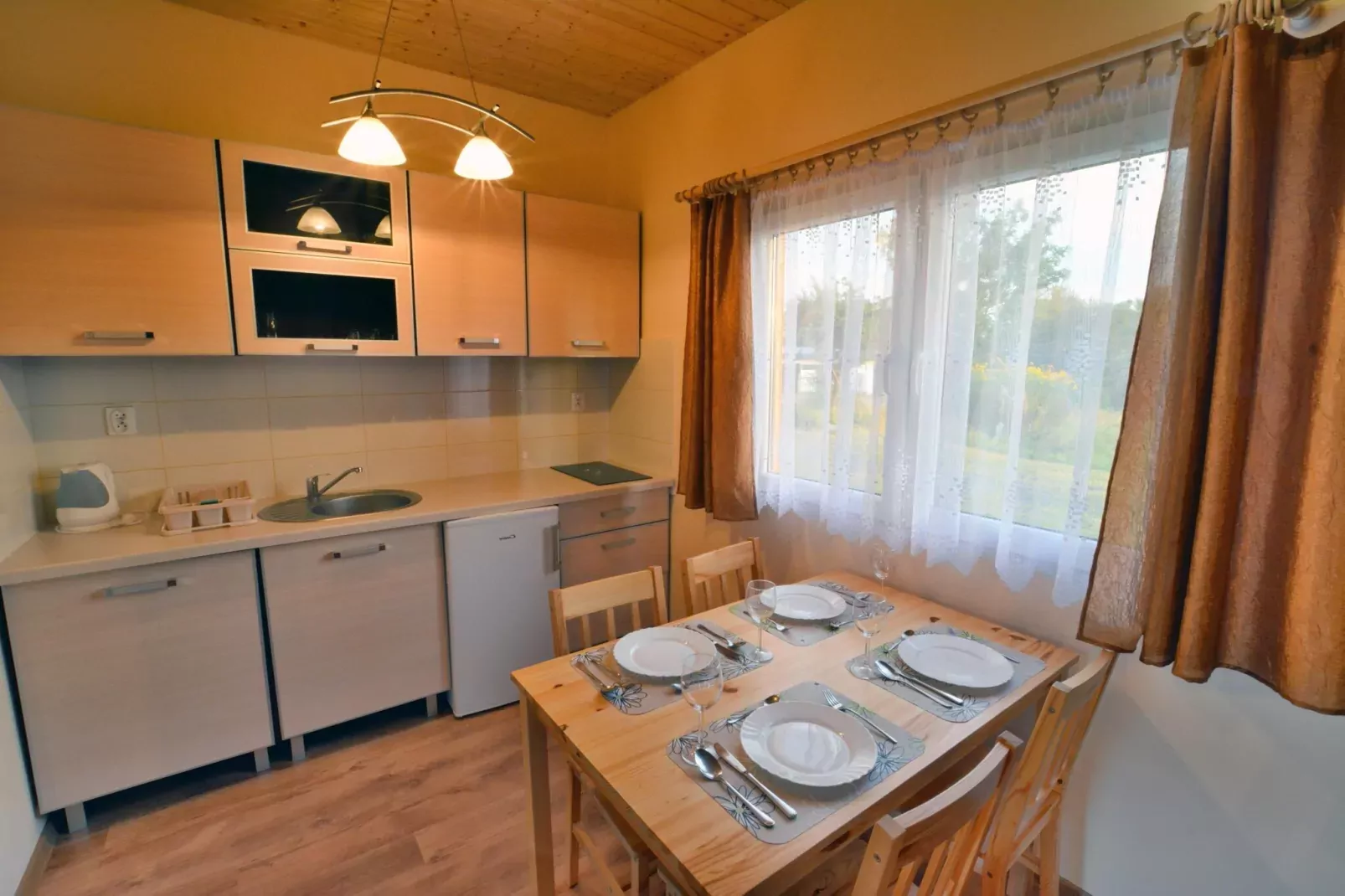 Domki Letniskowe dla 2 osób Ustronie Morskie-Dining room