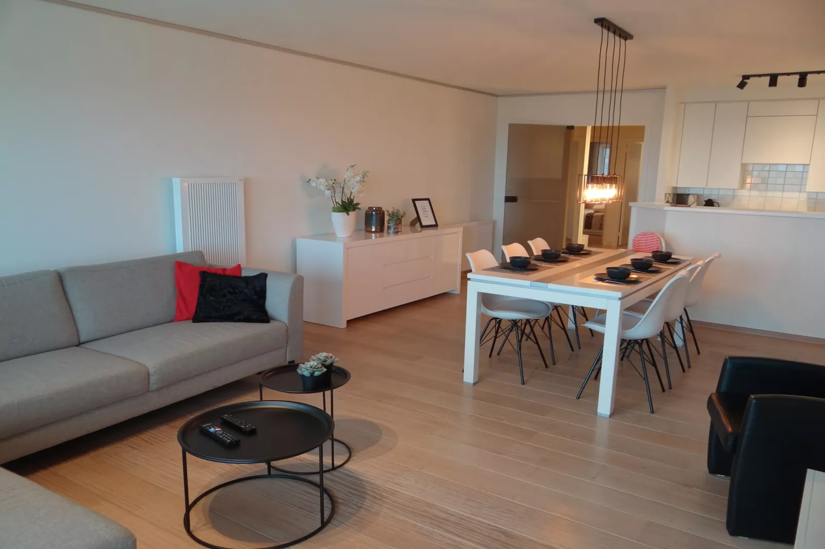 SCORPIO BI 101-Living room