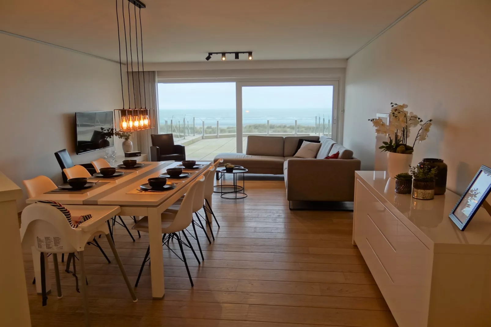 SCORPIO BI 101-Dining room