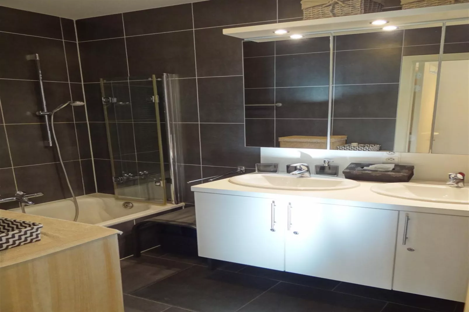 NEO PORTUS V 0001PK-Bathroom