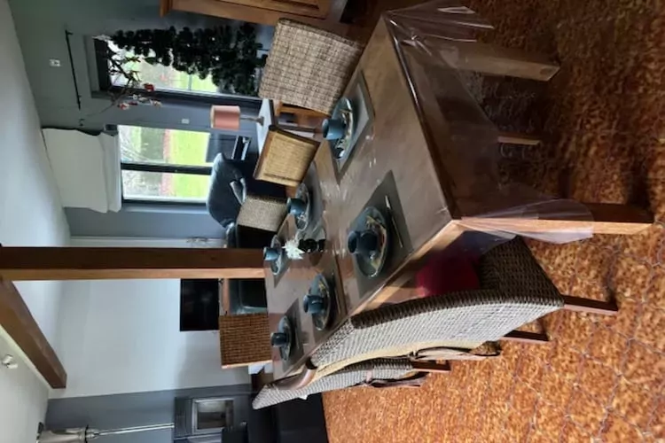 Très belle habitation à Lierneux pour 8 adultes-Salon