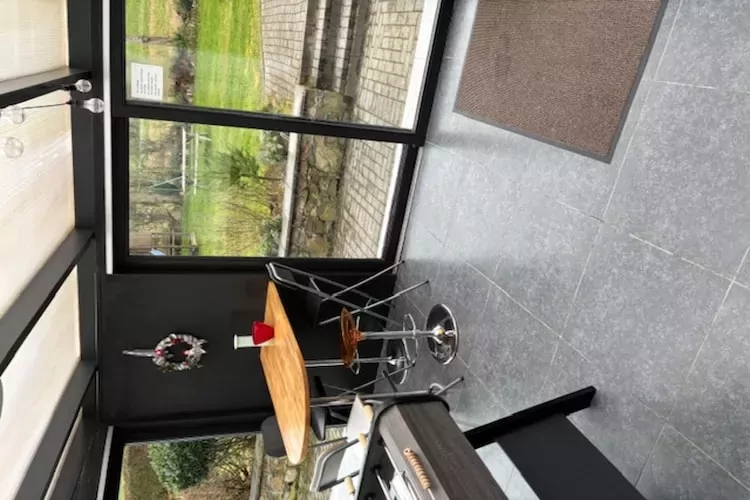 Très belle habitation à Lierneux pour 8 adultes-Salon