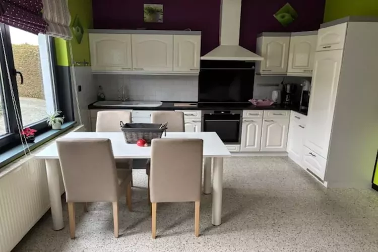Très belle habitation à Lierneux pour 8 adultes-Salon