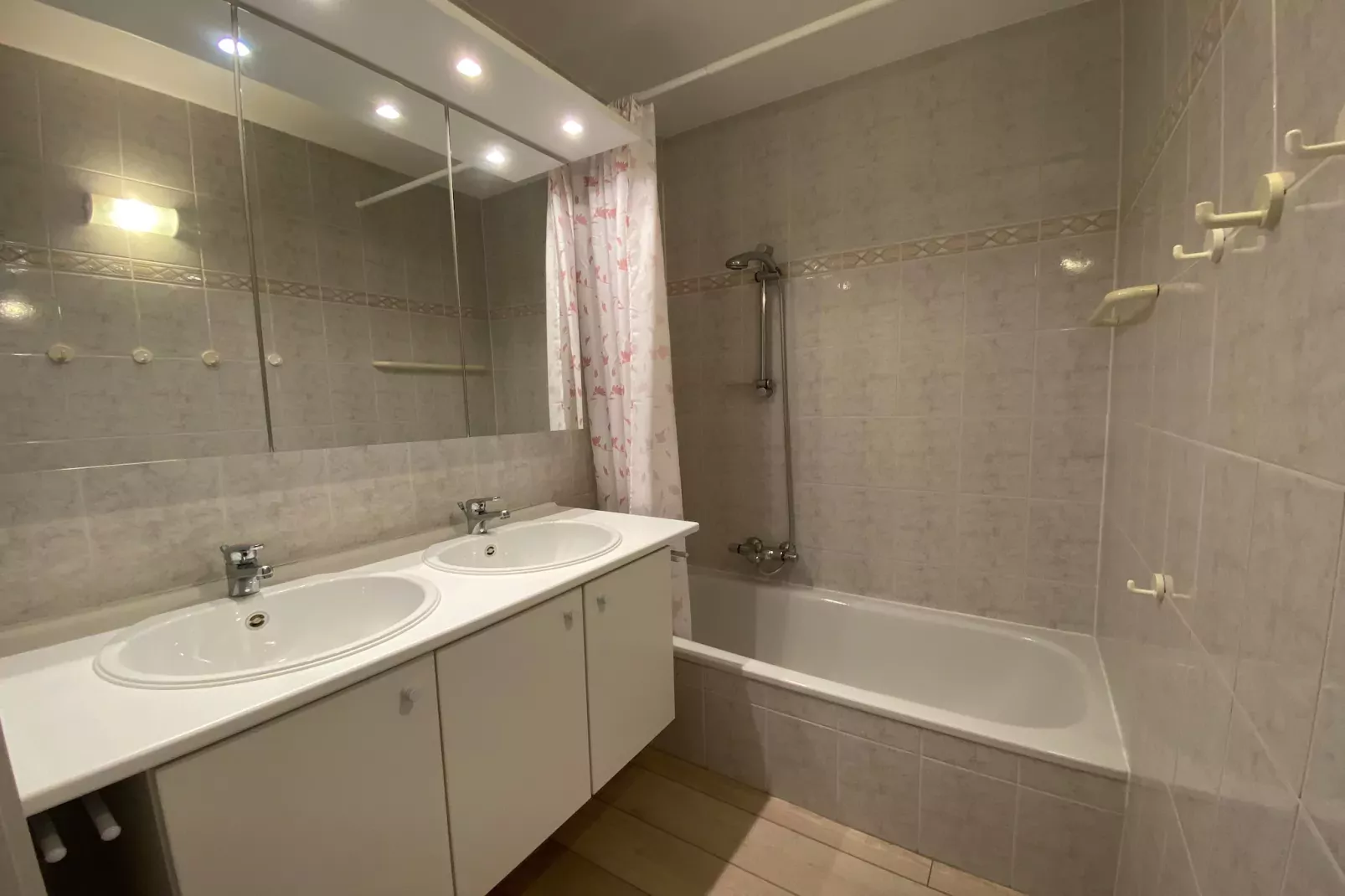 CASINO AB B0202-Bathroom