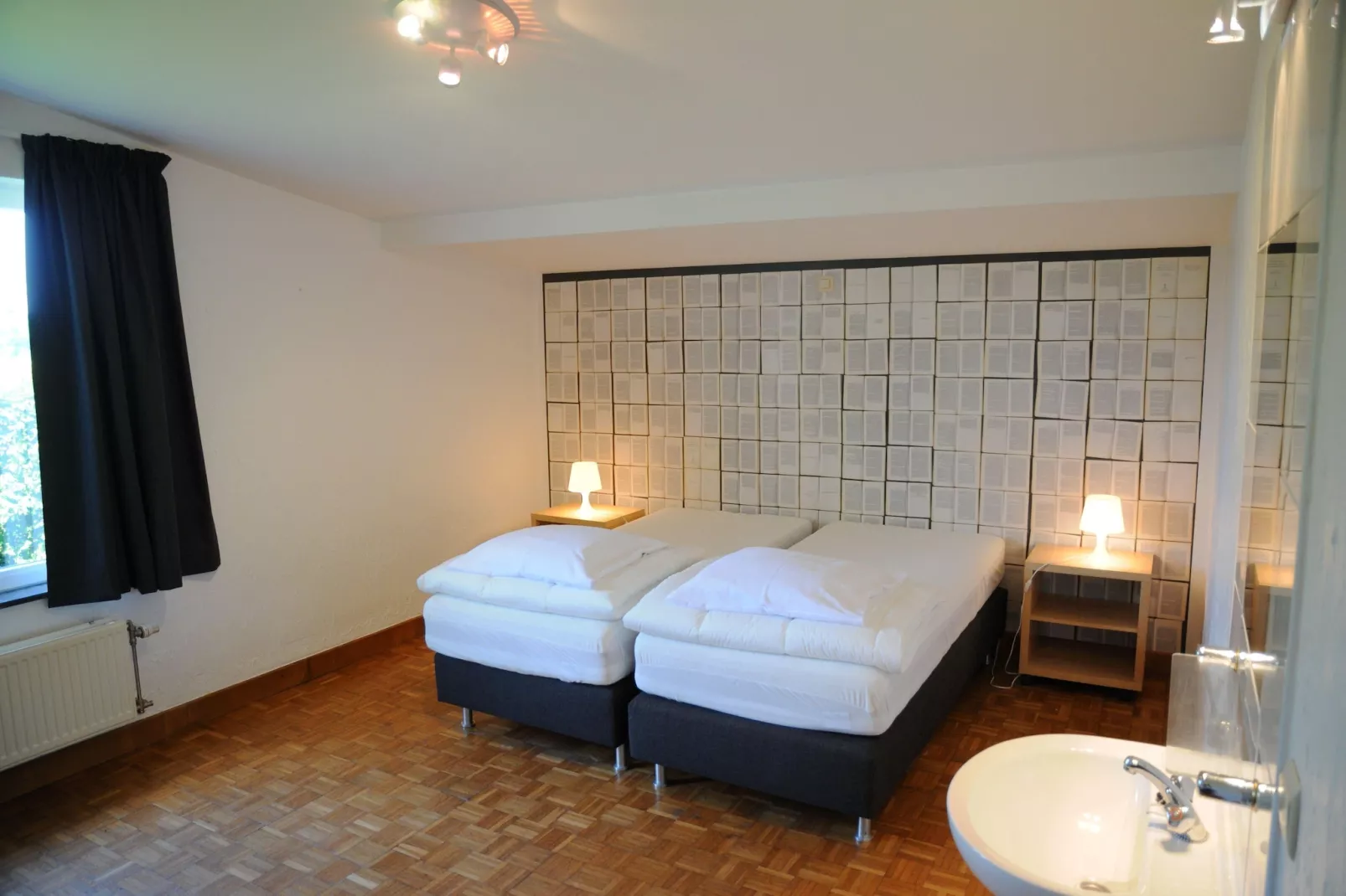 BIBLIOTHÈQUE-Bedroom