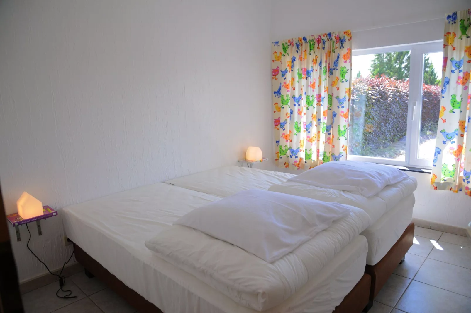 BIBLIOTHÈQUE-Bedroom