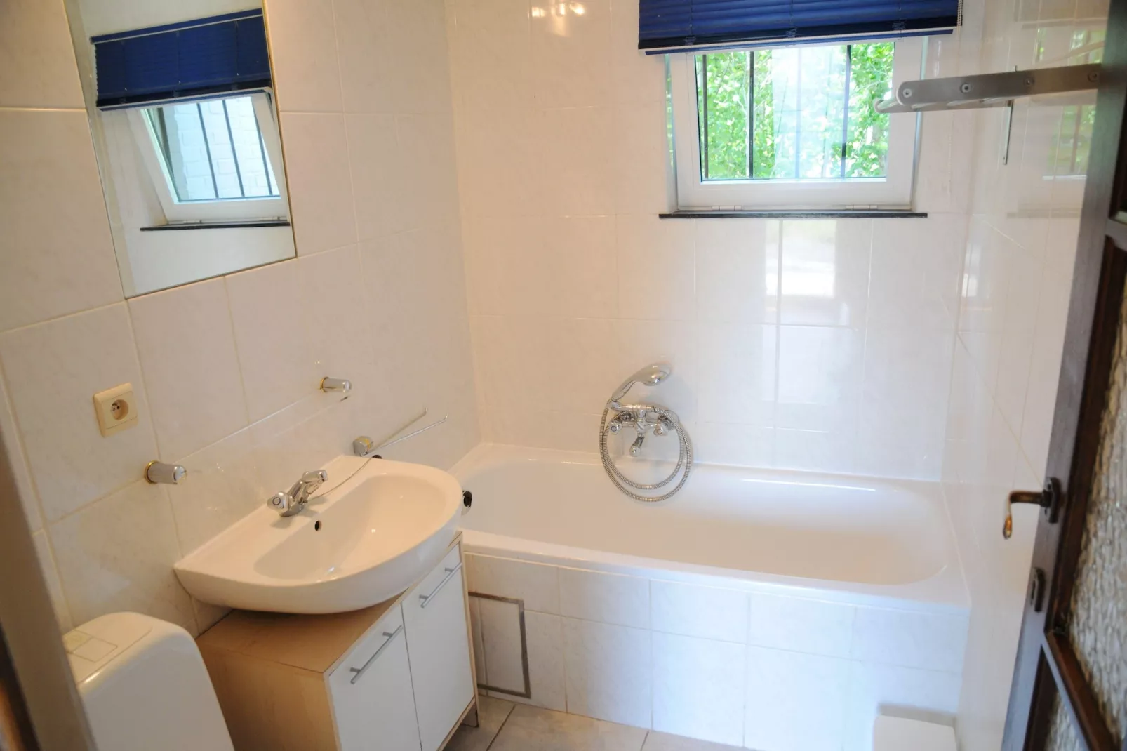 BIBLIOTHÈQUE-Bathroom