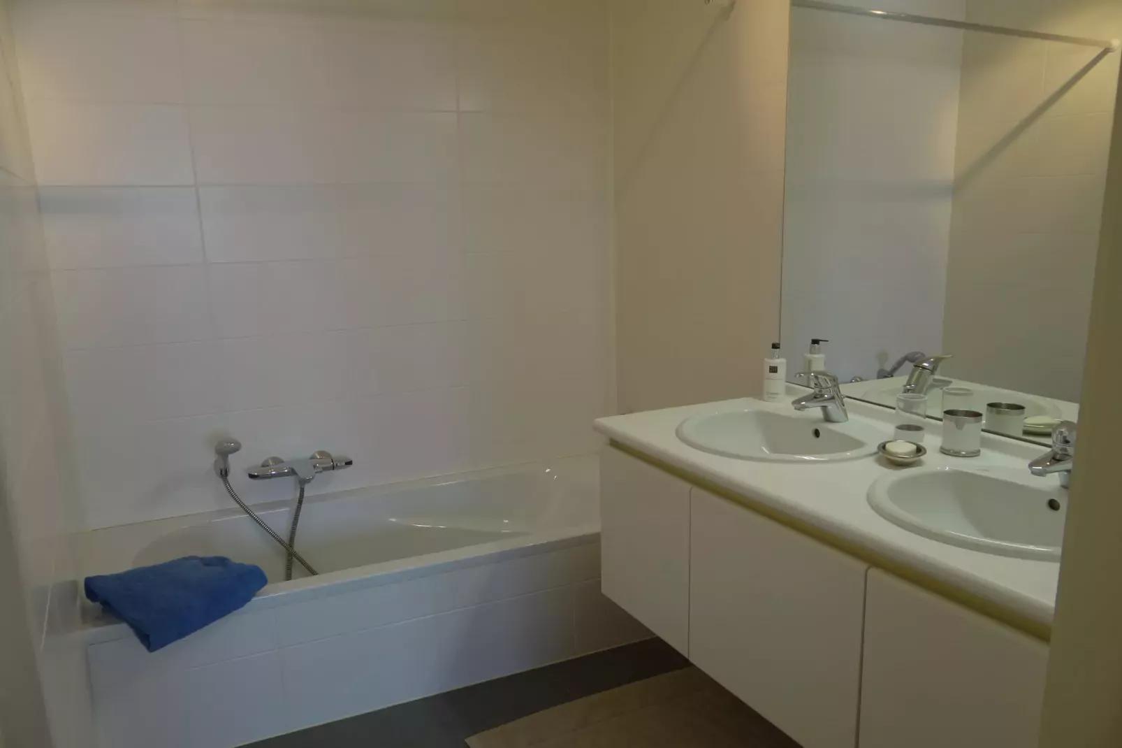 ZONNEHAVEN III 64B/0204G-LIFT I-Bathroom