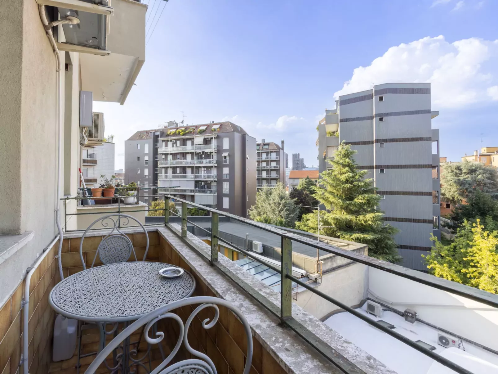 Bausan Studio Flat-Draußen