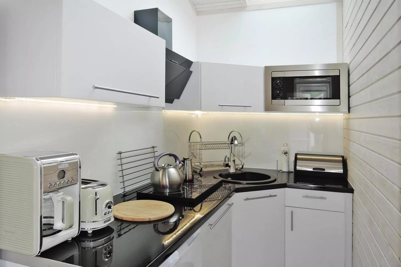 Domek skandynawski z basenem i jacuzzi w Międzywodziu-Kitchen