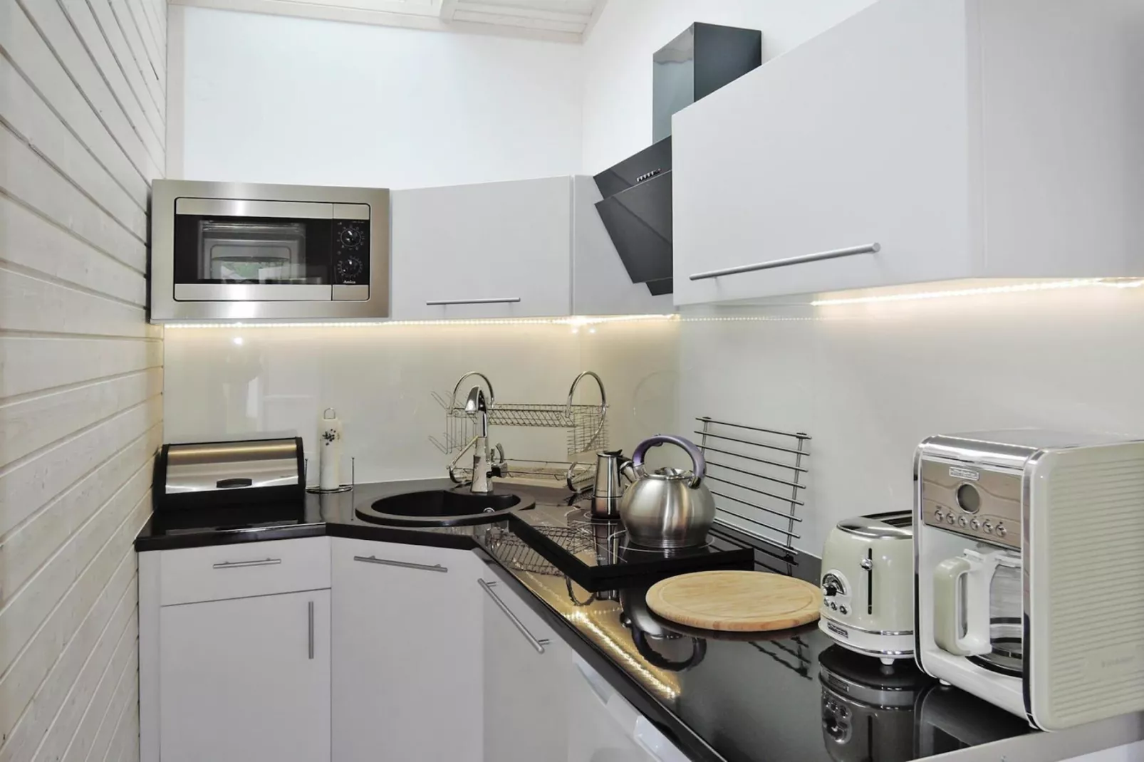 Domek skandynawski z basenem i jacuzzi w Międzywodziu-Kitchen