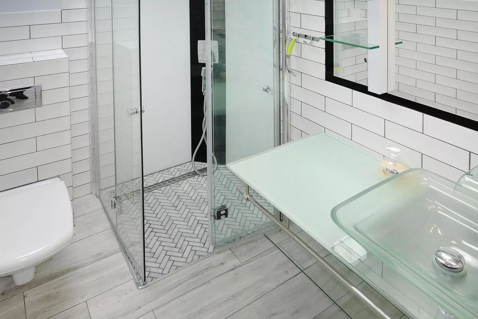 Domek skandynawski z basenem i jacuzzi w Międzywodziu-Bathroom