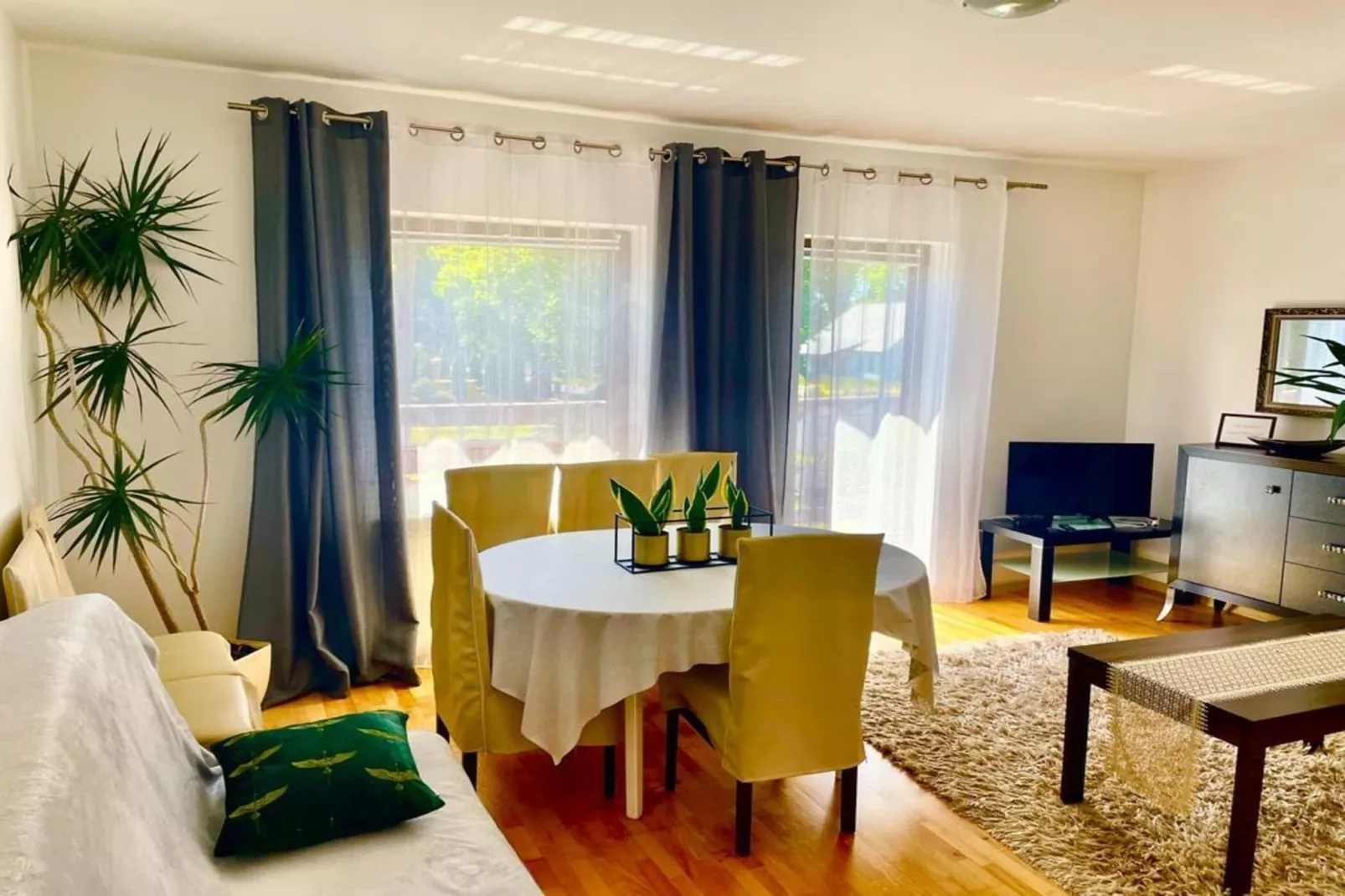 Holiday spacious modern flat in Dabrowa-Salle à manger