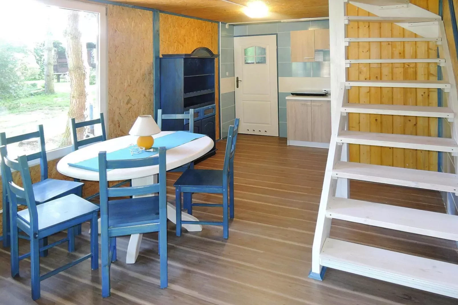 The Green House in Sulomino Western Picnic Country nr 6-Dining room