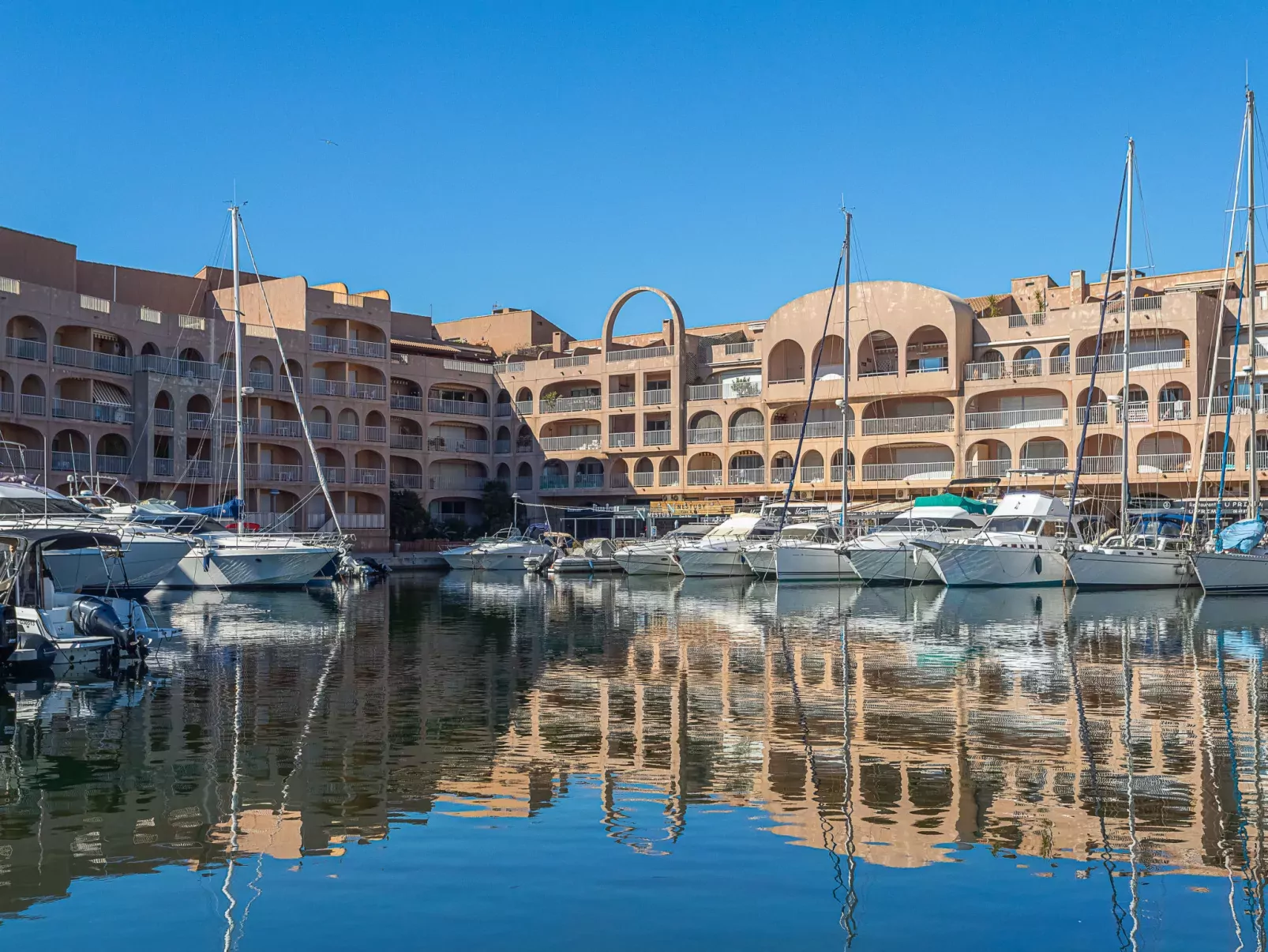 Port de La Gavine-Outside