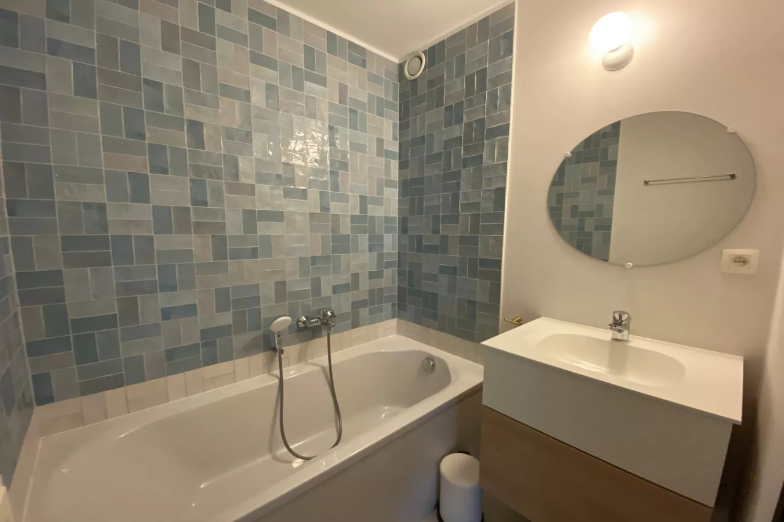 NEREIDEN E 168/0502GAR-Bathroom