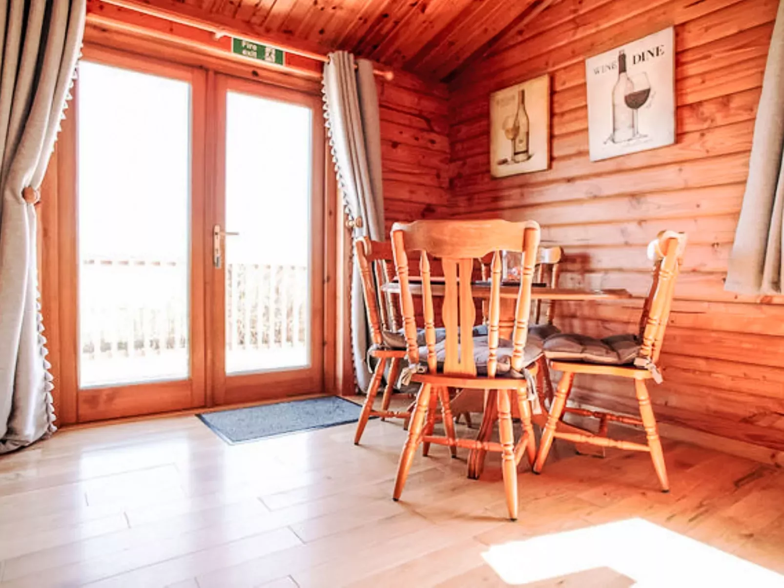 Bonnie View Lodge-Inside