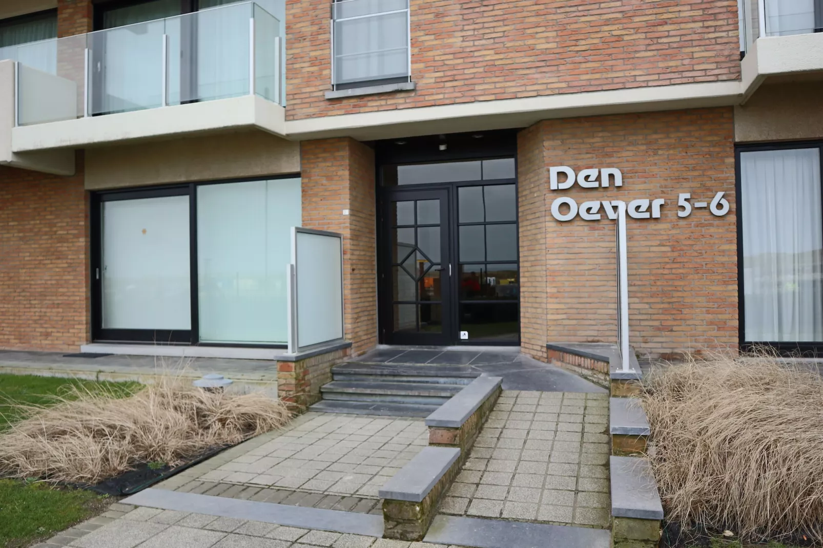 DEN OEVER V 108-Reception hall