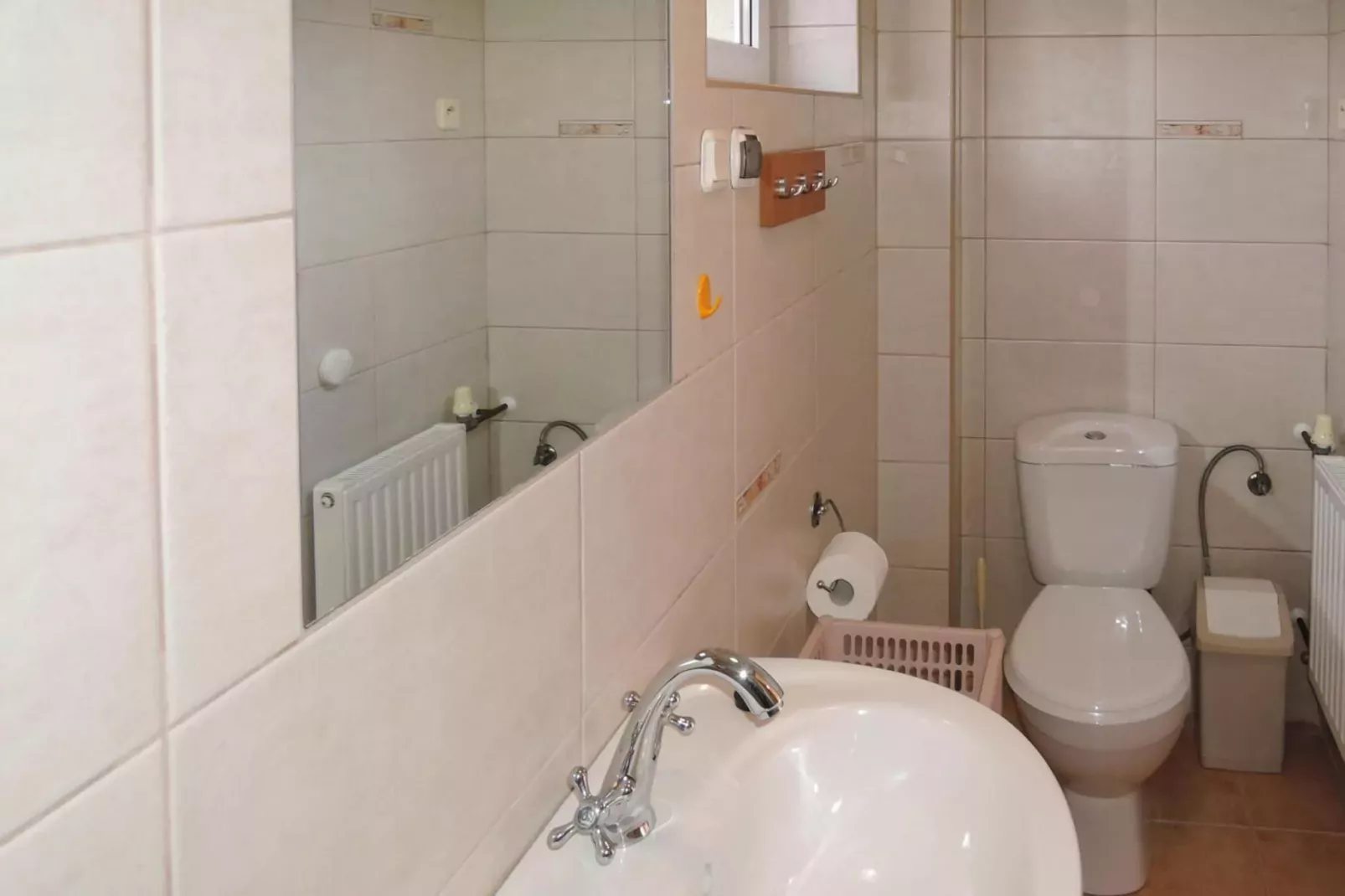 Lovely holiday home in Pobierowo for 20 persons-Bathroom