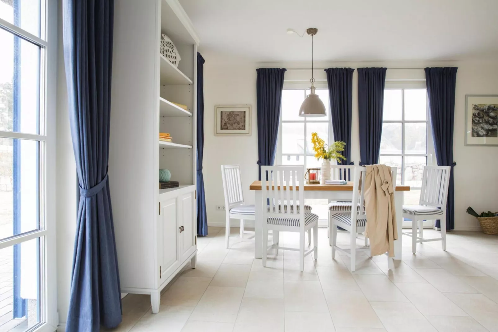Schilfrohrsänger 8-Dining room