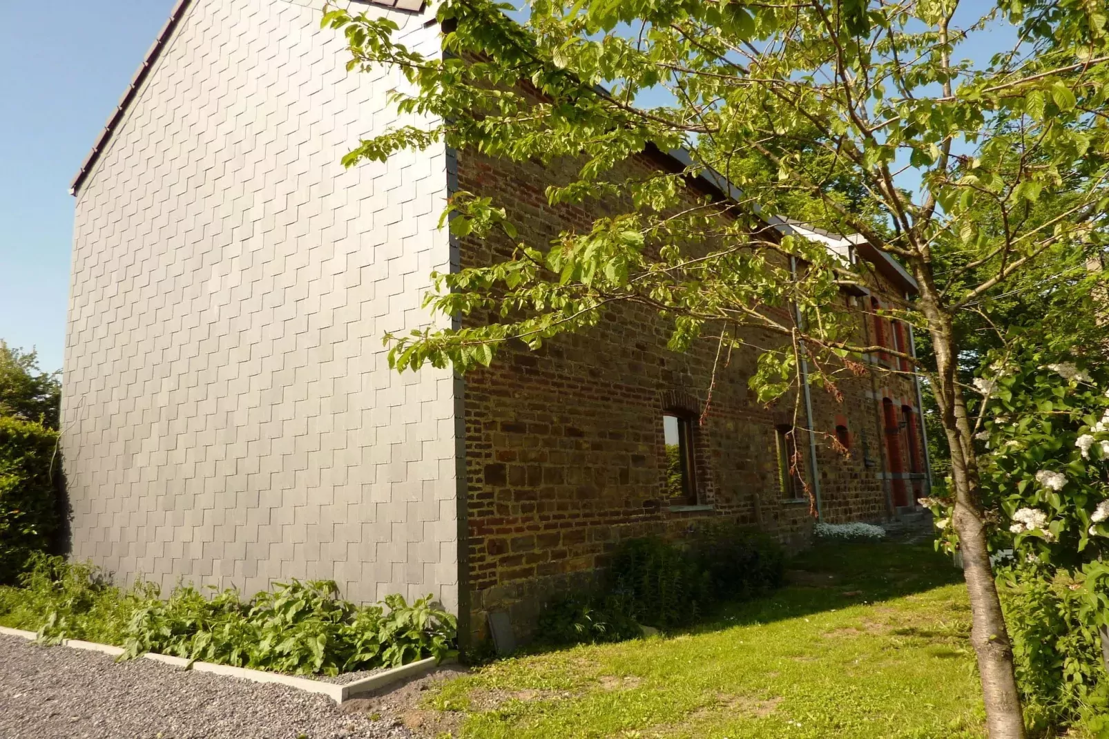 Le Loup Veigné-Exterior summer
