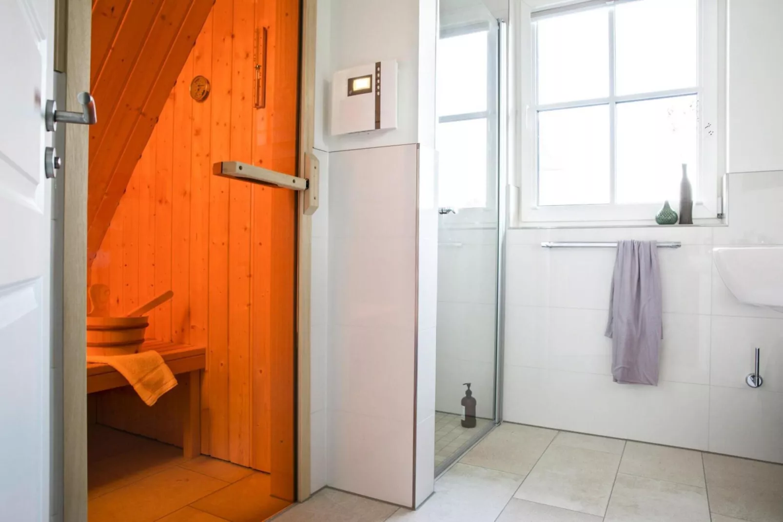 Schilfrohrsänger 8-Bathroom