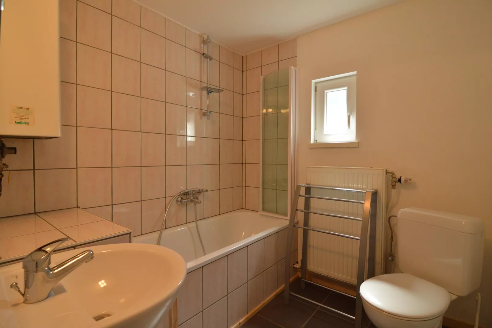 Petit pré-Bathroom