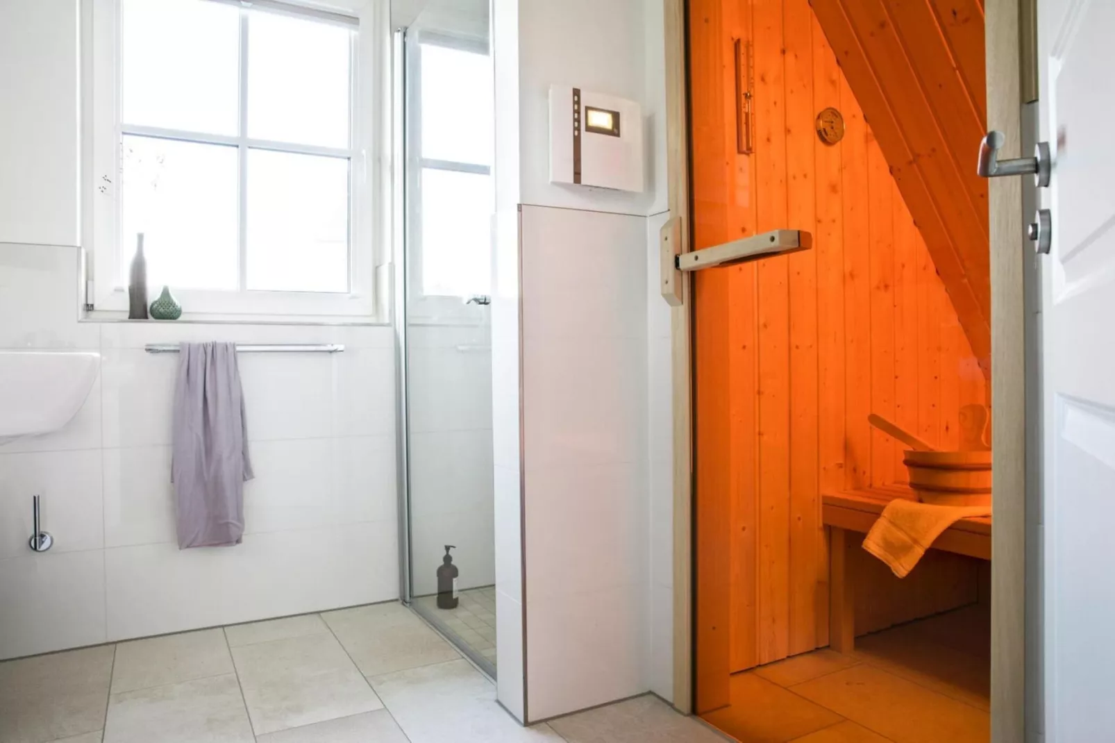 Schilfrohrsänger 8-Bathroom