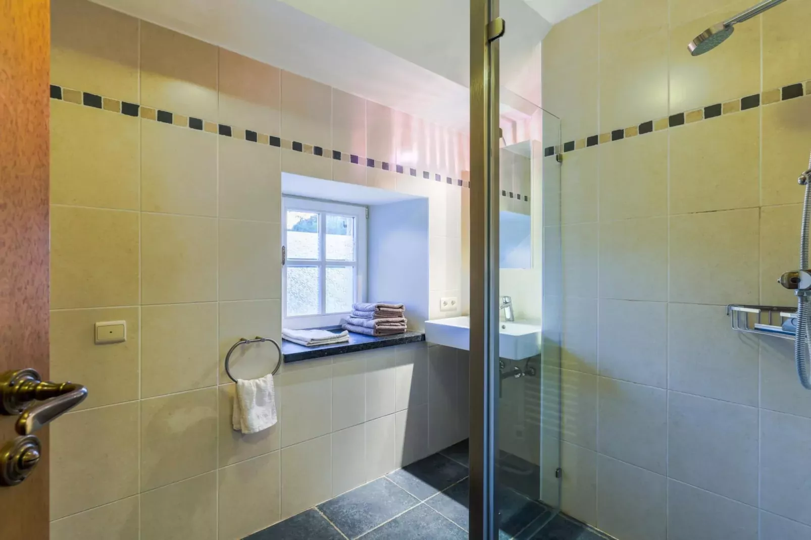 Apartment 6-Bathroom