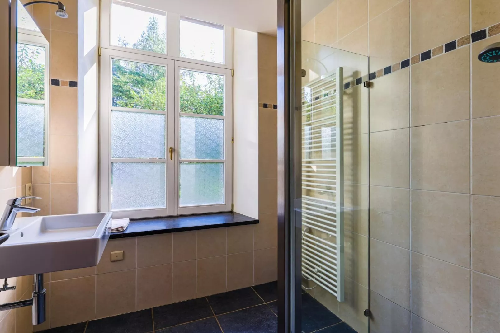 Appartement voor zes Domain Château Dieupart-Bathroom