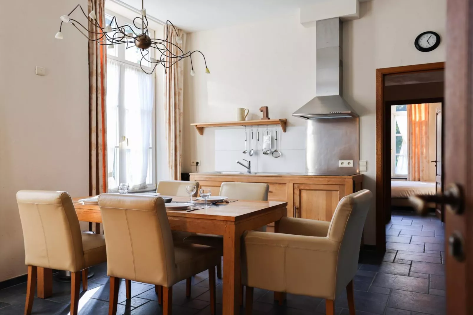 Appartement voor zes Domain Château Dieupart-Dining room