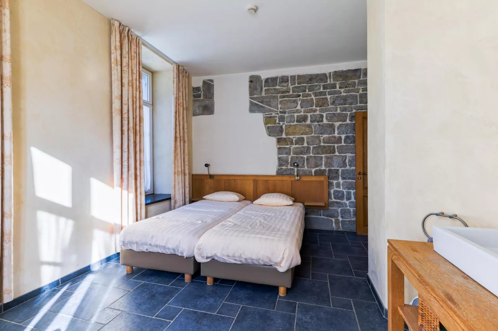 Appartement voor zes Domain Château Dieupart-Bedroom
