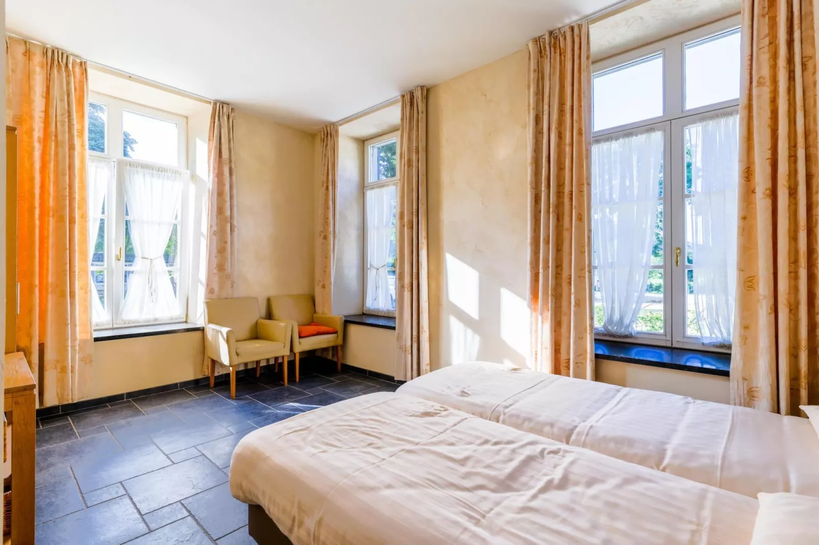 Appartement voor zes Domain Château Dieupart-Bedroom